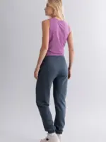 kurzes top in auffälligem lila