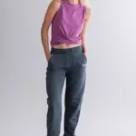 kurzes top in auffälligem lila