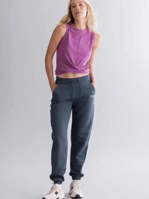 kurzes top in auffälligem lila